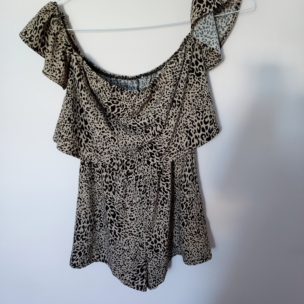 G by Guess Stretch Knit Off the Shoulder Leopard Print Romper Mob Wives 90s Chic